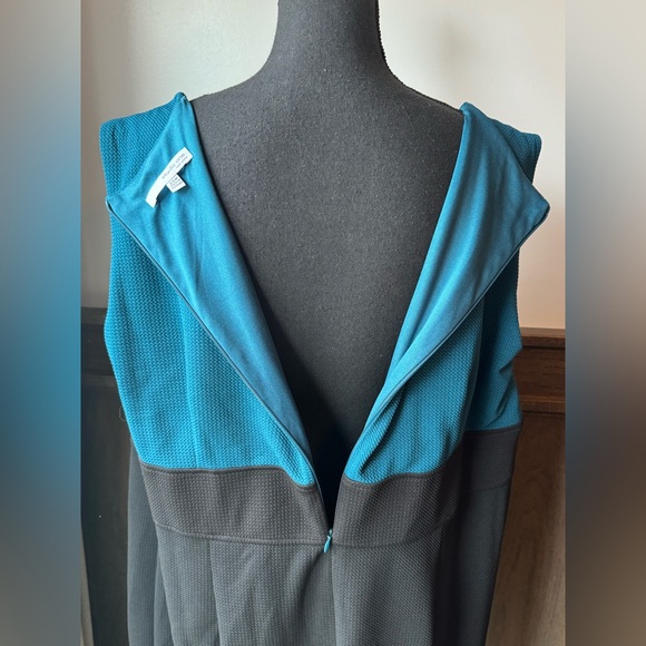 Studio One Teal and Black Ensemble 24W - Picture 4 of 9